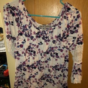 Mid sleeve shirt with big sleeves